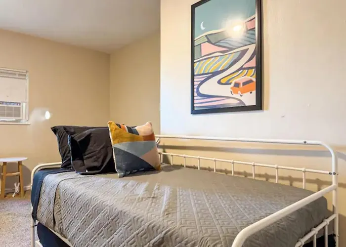 Holiday home 4 7 Bedrooms With 23 Beds And Parking Wifi Pittsburgh