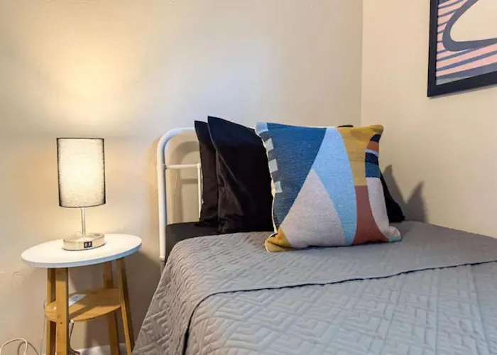 Holiday home 4 7 Bedrooms With 23 Beds And Parking Wifi Pittsburgh