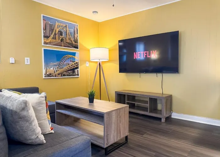Holiday home 4 7 Bedrooms With 23 Beds And Parking Wifi Pittsburgh
